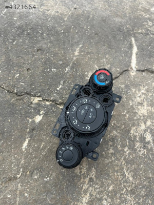 FORD FİESTA KLİMA KONTROL PANELİ