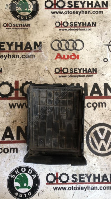 1K0937132F Volkswagen Golf 6 sigorta kutusu üst kapağı