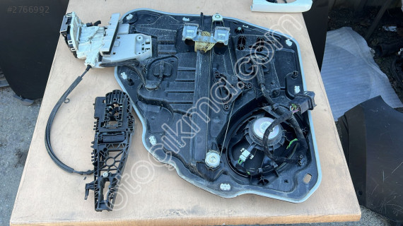 Jeep Reneğade sağ arka cam krikosu