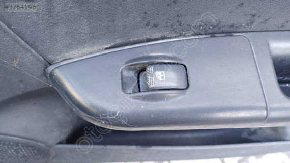 hyundai getz sağ ön cam düğmesi