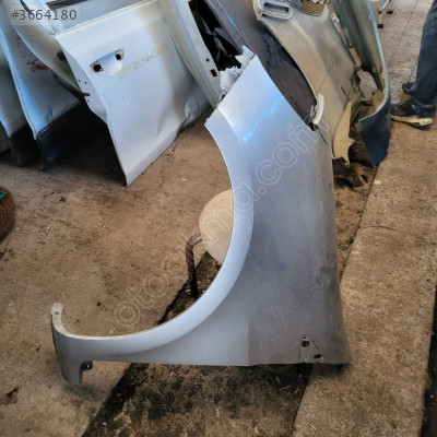 Renault clio 3 sol ön çamurluk