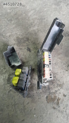 Mazda 929 sigorta kutusu