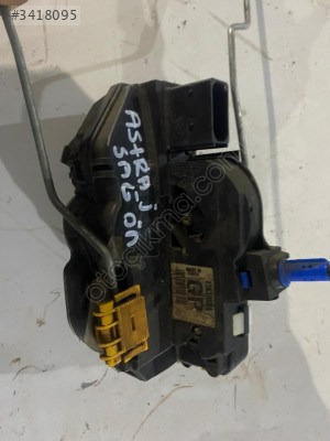 Opel astra J sağ ön kapı kilidi EMR OTOMATİV