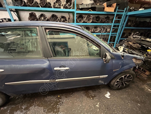 RENAULT MEGANE2 ORİJİNAL HATASIZ BOYASIZ SAĞ ÖN KAPI
