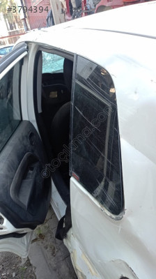 ford fiesta sol arka kelebek camı