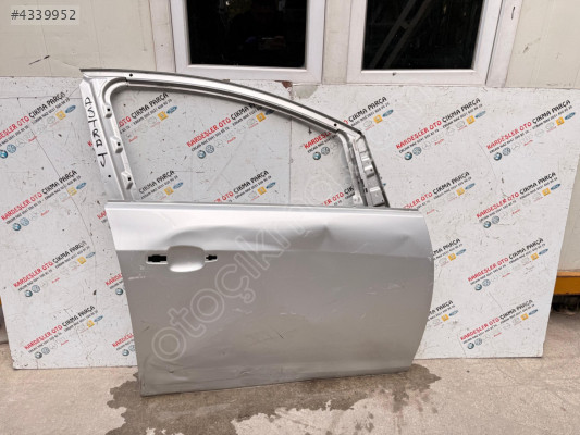 Opel Astra j sağ ön kapı (hasarlı)