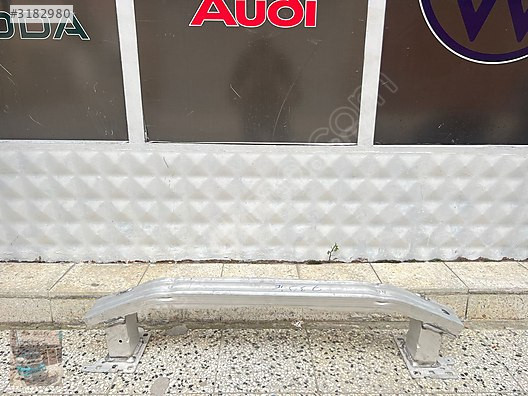 83A807109 AUDİ YENİ Q3 2022-ÜSTÜ ÖN TAMPON DEMİRİ