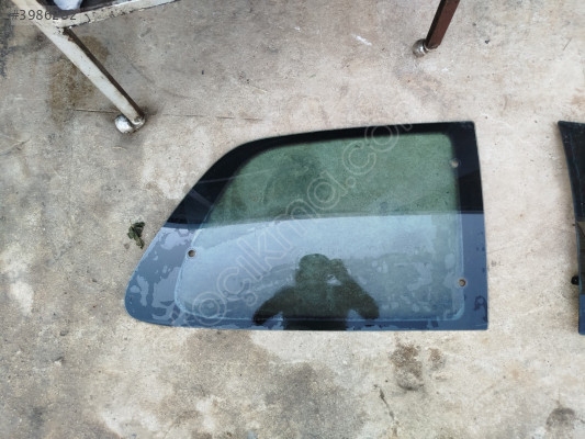 Citroen sakso arka kelebek camı sağ