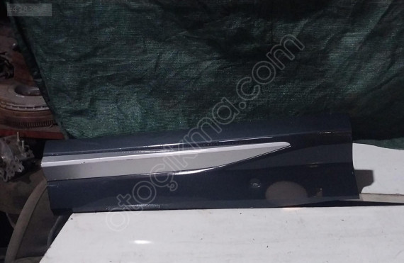 83A853970 orj audi Q3 sağ arka bandı