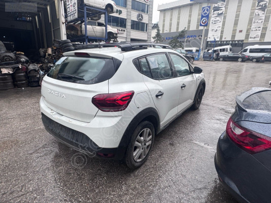 Dacia Sandero Stepway 3 Çıkma Sağ Arka Kapı Beyaz Renk