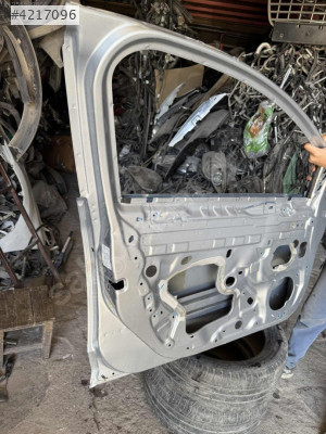 Megan 4 sol ön kapı gümüş