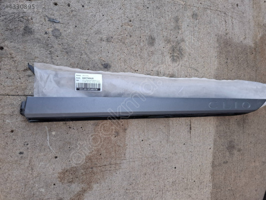 Clio 5 arka kapı band sol gri boy 828776862R
