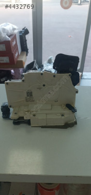 AUDİ A6 KAPI KİLİDİ