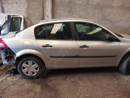 RENAULT MEGANE 2 SAĞ ARKA KAPI ÇIKMA