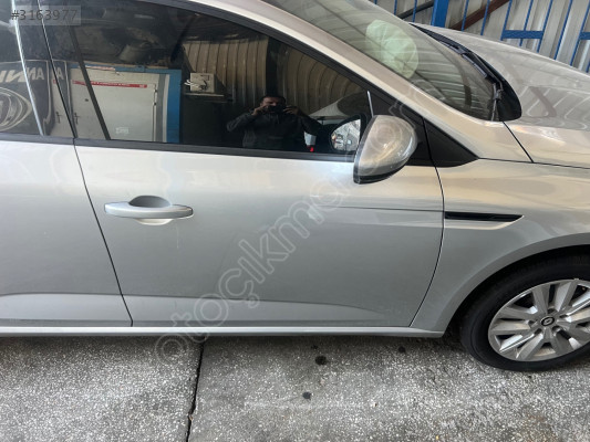 RENAULT MEGANE 4 ÇIKMA ORJİNAL GRİ SAĞ ÖN KAPI