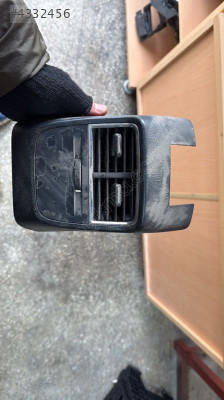 2013-2019 AUDİ A3 ORTA KONSOL ARKA ÜFLEME ORJ ÇIKMA