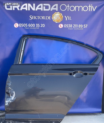Passat B8 Sol Arka Kapı