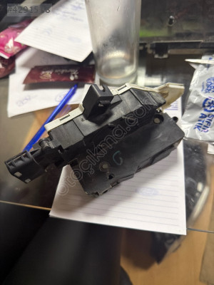 Peugeot 207 sol ön kapı kilidi