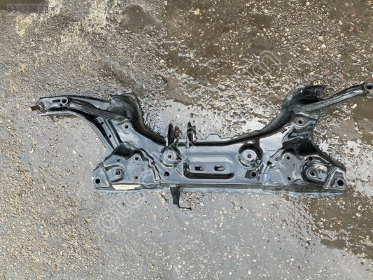 Ford Tourneo Courier için Motor Travers Parçası