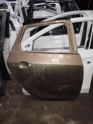Opel Astra J sağ arka kapı 2015