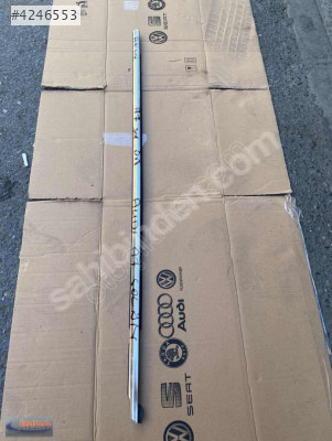 AUDİ A7 SOL ÖN KAPI SIYIRICI NİKELAJ FİTİLİ