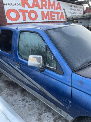 NİSSAN SKYSTAR SAĞ ÖN KAPI