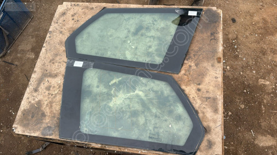 Citroen picasso arka kelebek camı