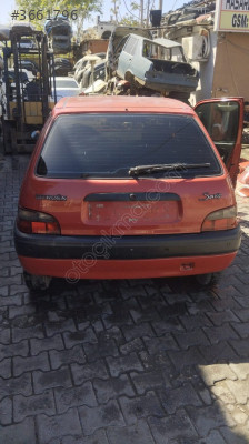 citroen saxo 1,4 bagaj kapağı dolu