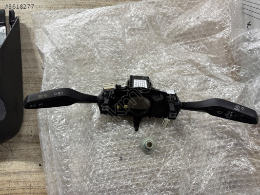 Audi A3 Sinyal ve Silecek Kolu 8V0953521KH