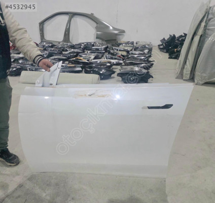 TESLA MODEL Y BEYAZ SOL ÖN KAPI ORJINAL BOYASIZ