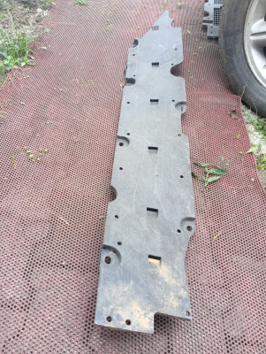 Kangoo yakıt boru muhafaza plastiği