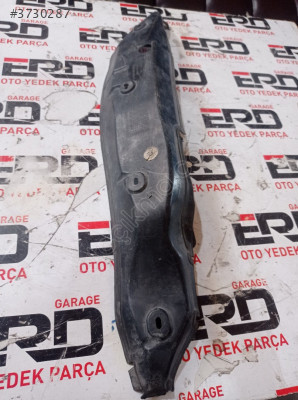 mercedes on sag çamurluk pılastigi a2078890225