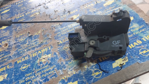 Orjinal Çıkma Opel Corsa C Sağ Kapı Kilidi