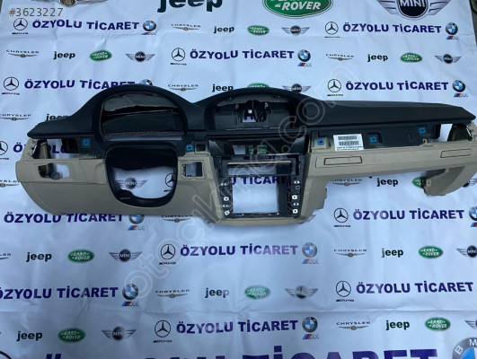 BMW E90 LCİ EKRANLI BARDAKLIKLI SİYAH BEJ GÖĞÜS