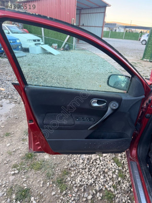 Renault Megane iki sol ön kapı döşemesi