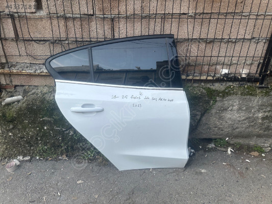 Focus sağ arka kapı dolu kapı beyaz hatasız
