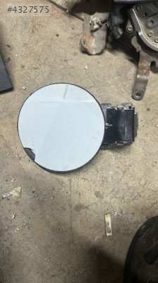 RENAULT CLİO 4 ÇIKMA ORJİNAL DIŞ DEPO KAPAGI YEDEK PARÇALARI