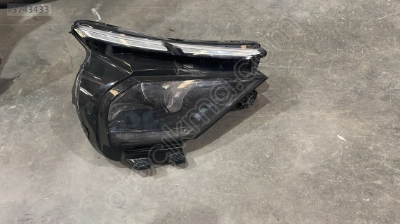 Citroen C4 X sağ ön far