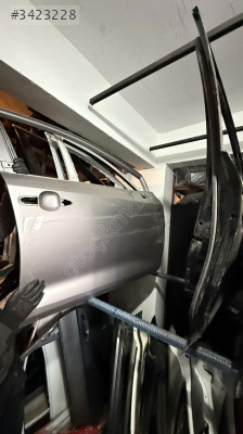 2O19-2024 TOYOTA COROLLA SAĞ ÖN KAPI ORJİNAL ÇIKMA