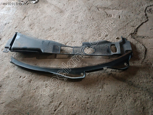 AUDİ A4 ön cam ızgarası