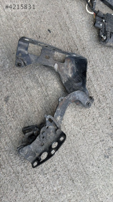 MERCEDES E SERISI W213 ÖN SOL YAN KAPUT MENTEŞESI A2138800128