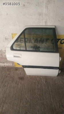 Honda Accord sağ arka kapı dolu hatasız (1987-1989)