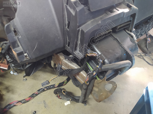 ÇIKMA RENAULT CLİO 4 KALORİFER KAZANI KUTUSU