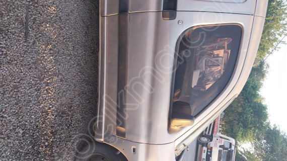 Peugeot partner sağ ön kapı