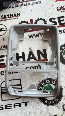 1K0867489 vw tiguan 2015 tavan lambası çerçevesi