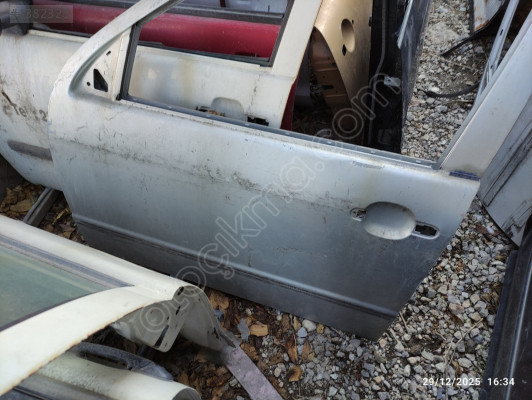 Skoda Fabia sol ön kapı