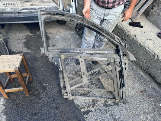 1998-2003 A6 SAĞ ÖN KAPI DİREĞİ AUDİ ÇIKMA PARÇA
