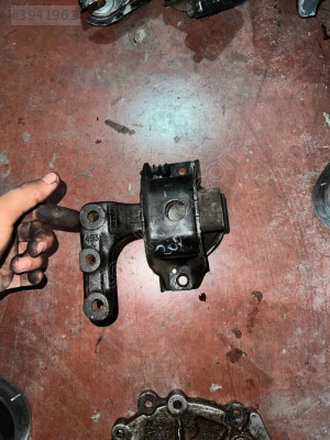 Peugeot 208 çıkma motor kulağı