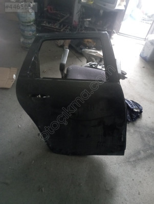 2017 model sandero sag arka kapı