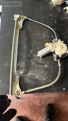 Renault Clio 2 sağ ön kapı cam krikosu